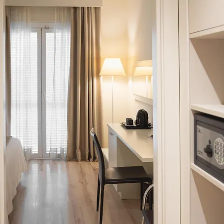 Pirineos Figueres By Pierre & 4* Figueras