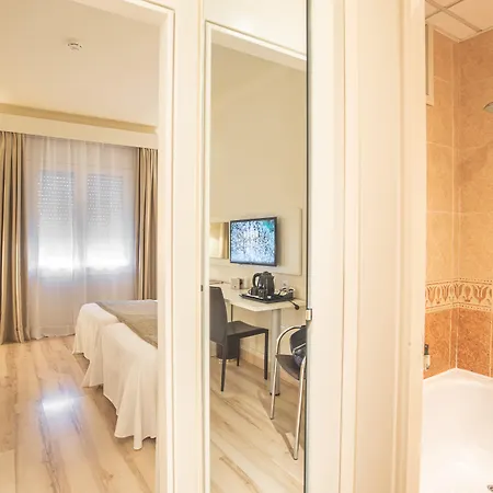 Pirineos Figueres By Pierre & 4* Figueras