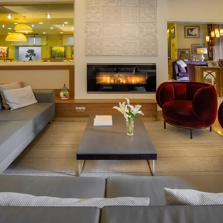 Pirineos Figueres By Pierre & Hotel Figueras