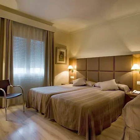 Pirineos Figueres By Pierre & 4* Figueras