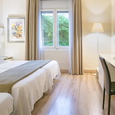 Pirineos Figueres By Pierre & Hotel