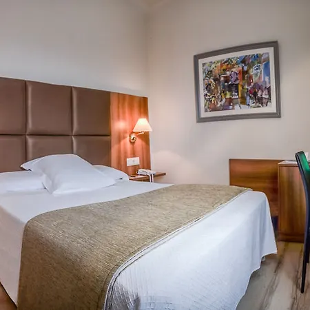 Hotel Pirineos Figueres By Pierre &