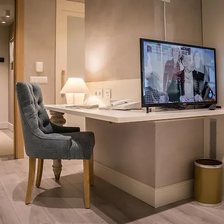 Hotel Pirineos Figueres By Pierre & Figueras
