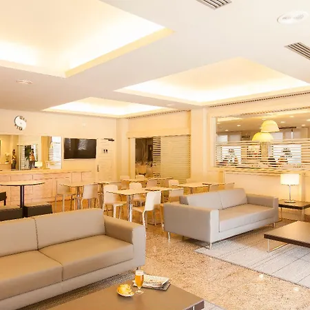 Pirineos Figueres By Pierre & Hotel 4*