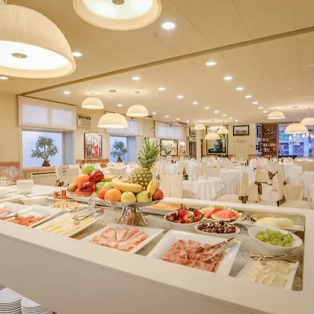 ホテル Pirineos By Pierre & 4*