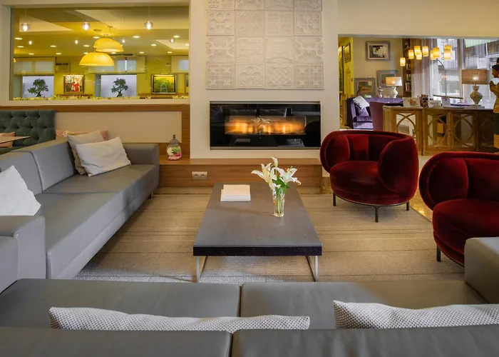 Pirineos By Pierre & Hotel Figueras