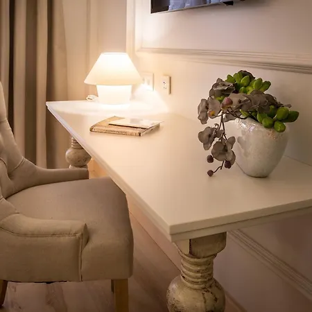 Pirineos Figueres By Pierre & 4* Figueres (Girona)